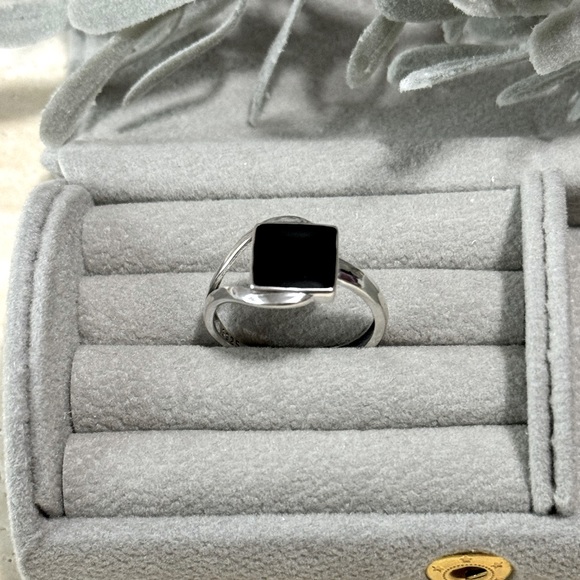 925 Sterling Silver Black Square Ring - Picture 2 of 8